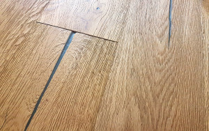 Eiche Old Fashion geölt antike Optik mit Rissen gebürstet - Thede & Witte Boston Landhausdiele Eiche Old Fashion geölt antike Optik mit Rissen gebürstet - Thede & Witte Boston Landhausdiele